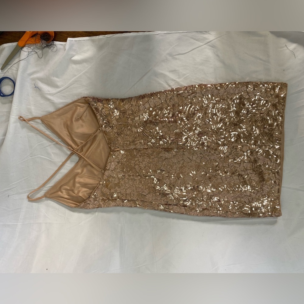 Rose‎ gold sequin mini dress, forever 21, size small, adjustable straps, pink - Picture 9 of 16